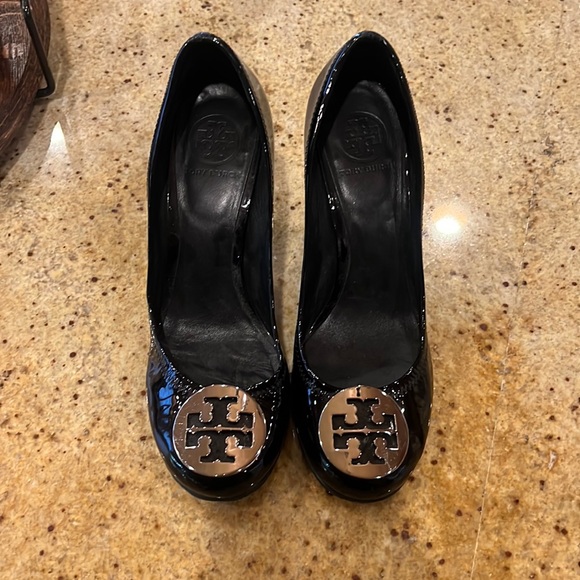 Tory Burch Black Patent Leather pumps - Picture 1 of 6